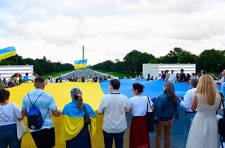 У центрі Вашингтона замайорів величезний прапор України (фото)