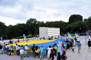 У центрі Вашингтона замайорів величезний прапор України (фото)