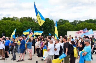 У центрі Вашингтона замайорів величезний прапор України (фото)