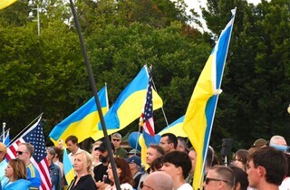У центрі Вашингтона замайорів величезний прапор України (фото)