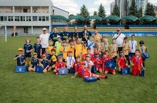 Збірна України з футболу зіграла шоу-матч проти 35 дітей (фото)