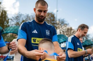 Збірна України з футболу зіграла шоу-матч проти 35 дітей (фото)