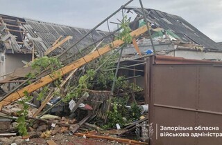 Окупанти атакували дронами житлові будинки у Запоріжжі: є постраждалі