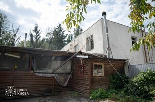 Уламки «Шахеда» впали біля житлових будинків у центрі Києва: перші деталі
