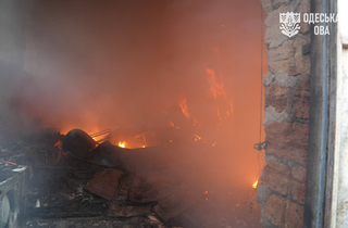 В Одесі через атаку РФ пошкоджено склади із гуманітарною допомогою, є постраждалі