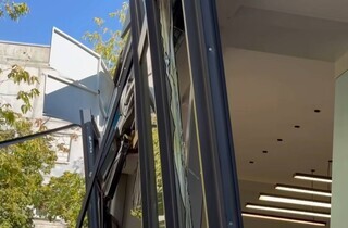 Росіяни поцілили у школу, де навчається доньки гумориста Юрія Ткача (фото)