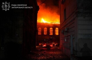 Ворог атакував Запоріжжя: горить ТЦ, пошкоджено університет