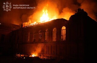 Ворог атакував Запоріжжя: горить ТЦ, пошкоджено університет