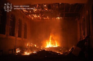 Ворог атакував Запоріжжя: горить ТЦ, пошкоджено університет