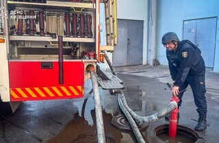 Ранкова атака на Київщину: у Бучанському районі палають склади, двоє поранених