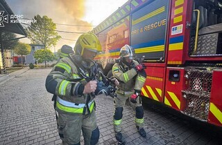 Ранкова атака на Київщину: у Бучанському районі палають склади, двоє поранених