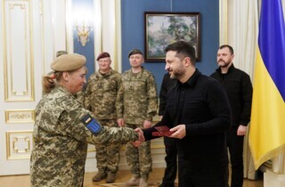 Зеленський відзначив воїнів, які з перших днів вторгнення захищали українські міста