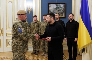 Зеленський відзначив воїнів, які з перших днів вторгнення захищали українські міста