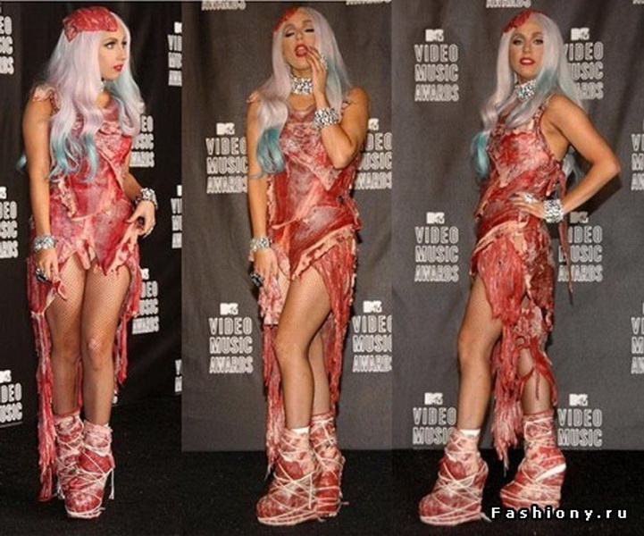 Gaga в платье из мяса