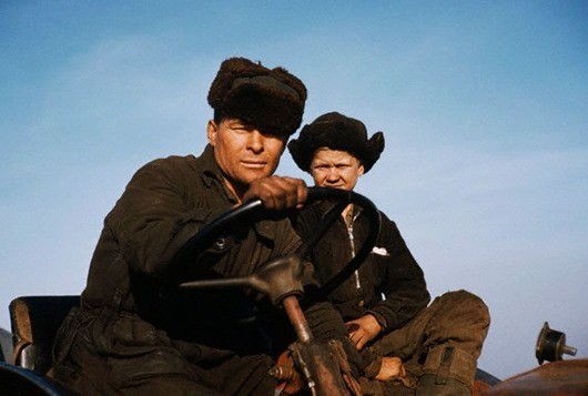 Колхозник с сыном, Иркутск, 1959 год.