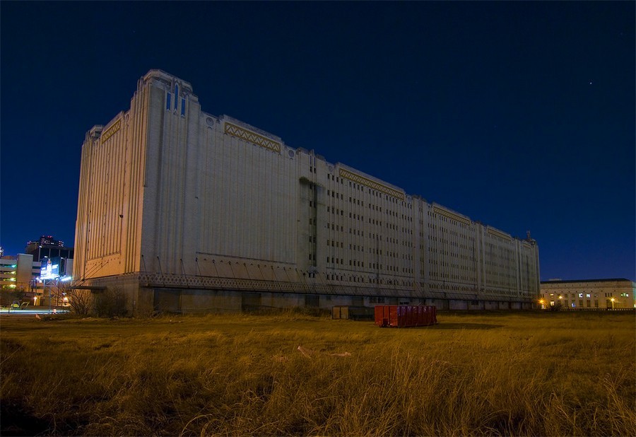 Сказочные ночные фотографии американских городов-призраков. ФОТО