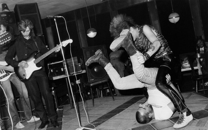 Хардкор-панк вечеринка в советском кафе. СССР, Москва, 1988 год. Фото: Петры Галл.
