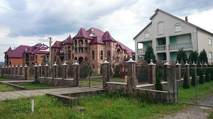 Палаци і замки закарпатського села Нижня Апша. Фотогалерея