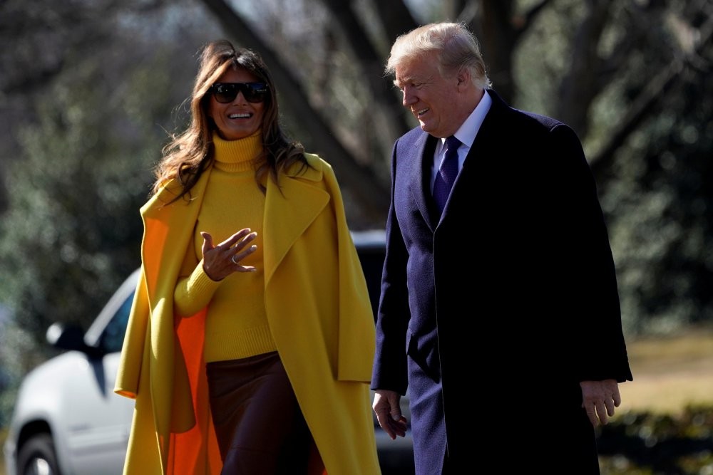 Шкіряна спідниця і жовте пальто: новий яскравий та сміливий образ Меланії Трамп (фото)