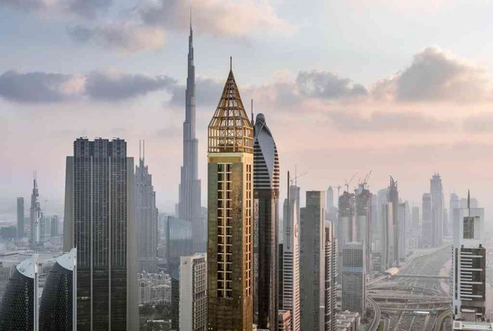 У столиці ОАЕ Дубаї відкрили найвищий у світі розкішний готель-хмарочос. Фотогалерея