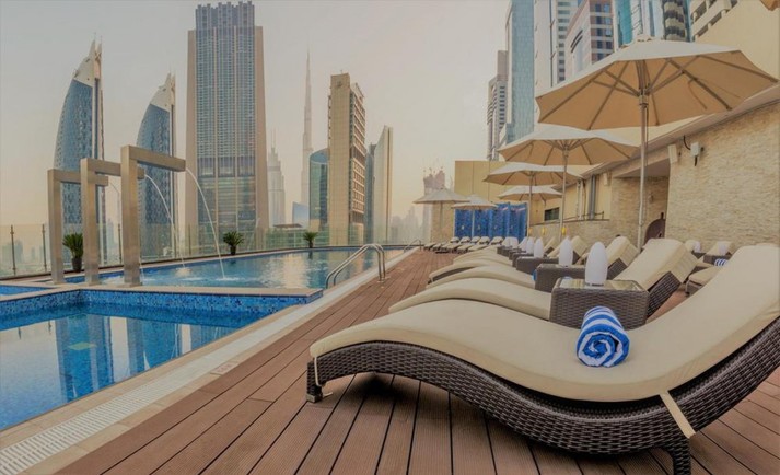 У столиці ОАЕ Дубаї відкрили найвищий у світі розкішний готель-хмарочос. Фотогалерея
