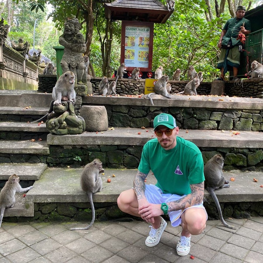Воротар Денис Бойко в індонезійському зоопарку