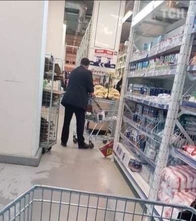 Порошенко с женой заметили в супермаркете с покупками (фото)