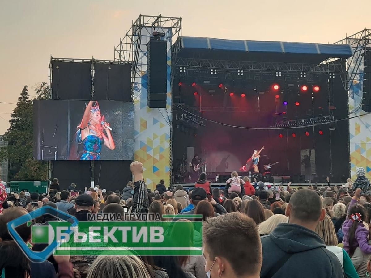 Начхали на карантин: Оля Полякова виступила на концерті Кернеса. Фото, відео