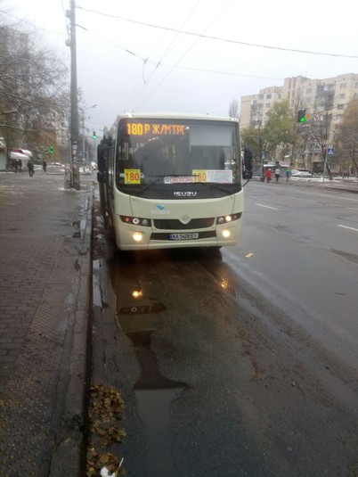 У Києві патрульні зловили чергового водія маршрутки «під кайфом» (фото)