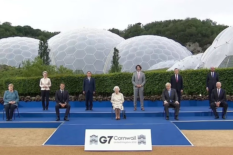 Єлизавета ІІ розсмішила лідерів G7 під час фотосесії ФОТО, ВІДЕО