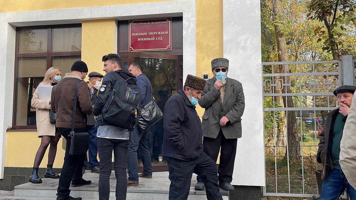 Окупанти затримали біля суду в Сімферополі 30 активістів
