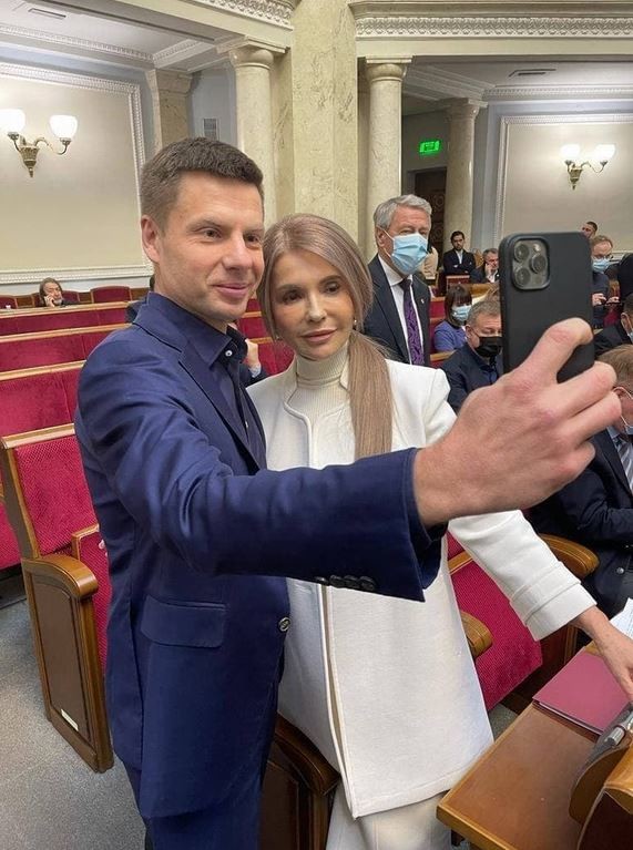 Юлія Тимошенко у білосніжному образі викликала фурор у Раді ФОТО