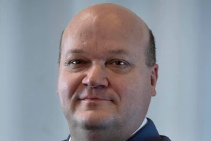 На той час президент США Білл Клінтон (зліва направо), президент Росії Борис Єльцин і президент України Леонід Кравчук потискають один одному руки в Москві, 14 січня 1994 року