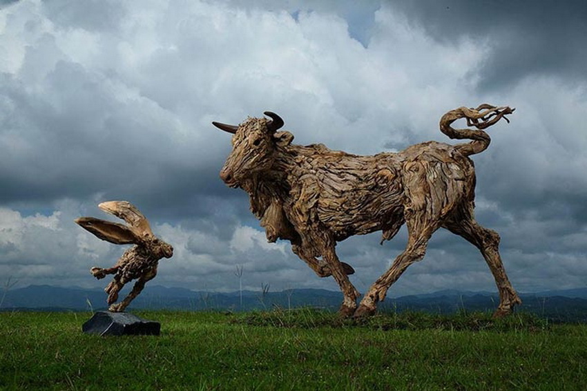 Завораживающие  скульптуры из коряг