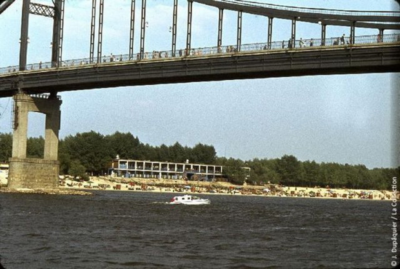Вид на Труханов остров и Пешеходный мост в 1964 году. Фото: Фото: starkiev.com